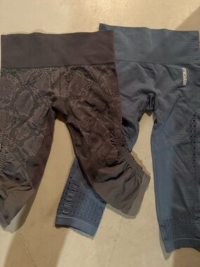 Gymshark Blue Seamless Crop Leggings + lululemon ebb and flow